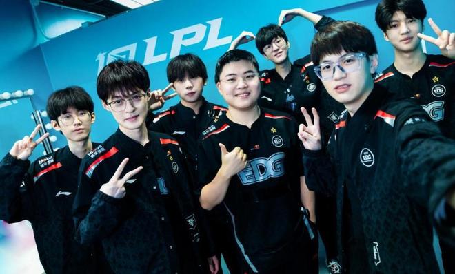 争夺奖杯和 争夺奖杯和